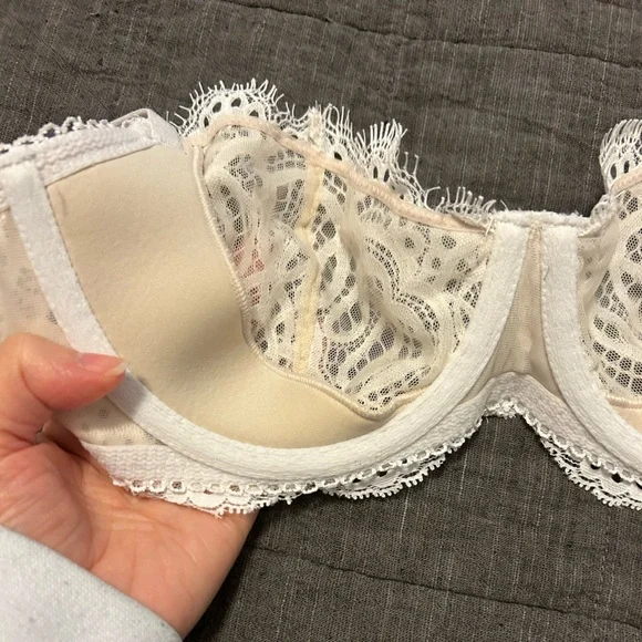 Victoria’s Secret bra - Picture 7 of 9